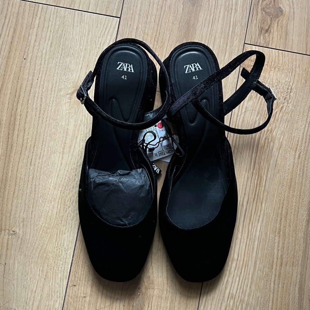 NWT Zara Women's Black Slingback Velvet Heels